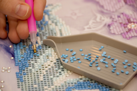 You Can Then Pick Up The Diamonds As They Will Easily Stick To The Tip Of The Applicator